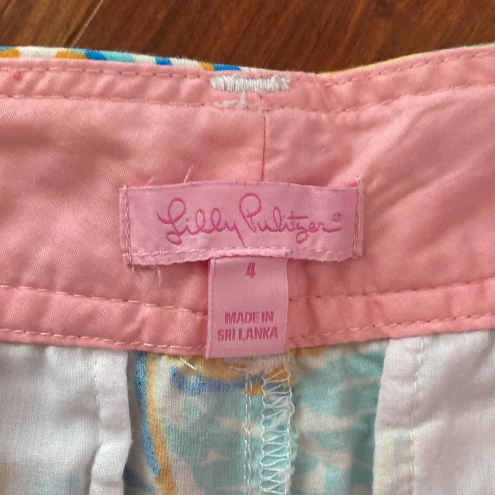 Lilly shorts - Picture 2 of 2